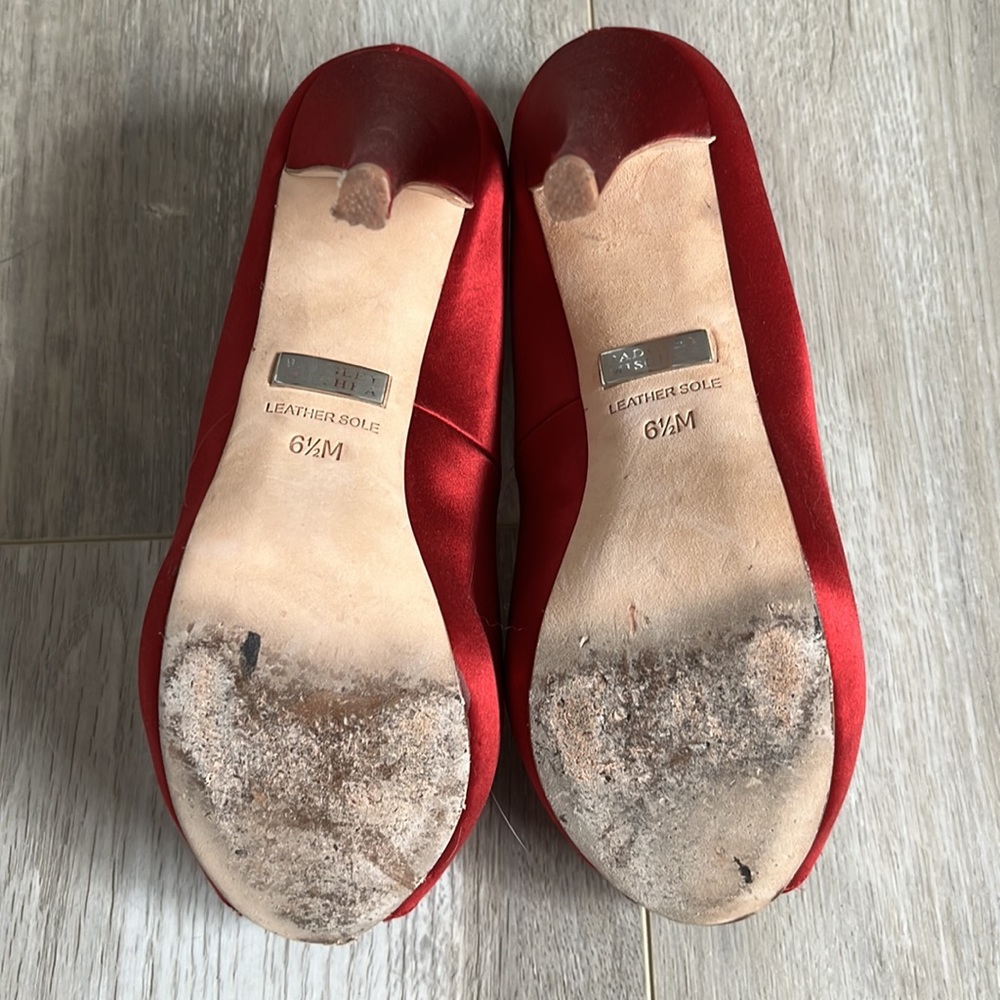 Badgley Mischka Goodie Red Satin Heels Size 6.5 - Picture 4 of 6
